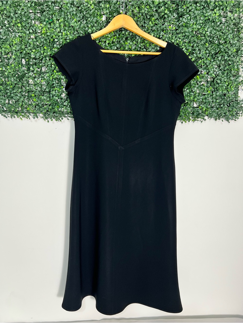 Jones New York Women Knee Length Cocktail Dress Size 4 Black V-neckline
